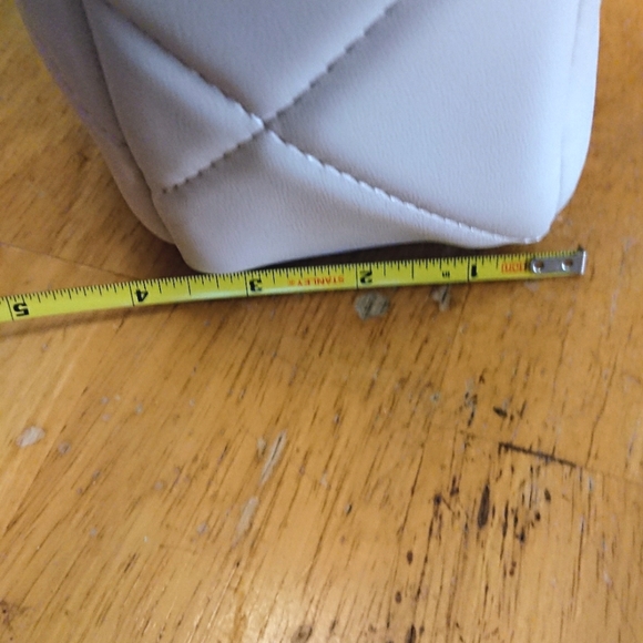 Badgley Mischka Diamond Quilted Med-Large purse, bag, Buttery Soft Vegan Leathe. - Picture 12 of 16